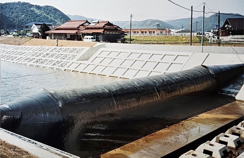 ゴム堰用ゴム袋体